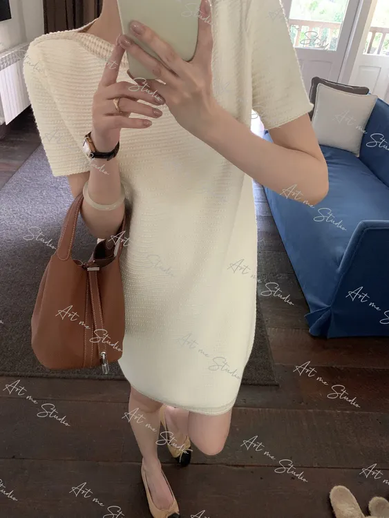 温柔姐姐棉羊绒混纺立体无痕一体剪裁肌理感半袖针织连衣裙w24326