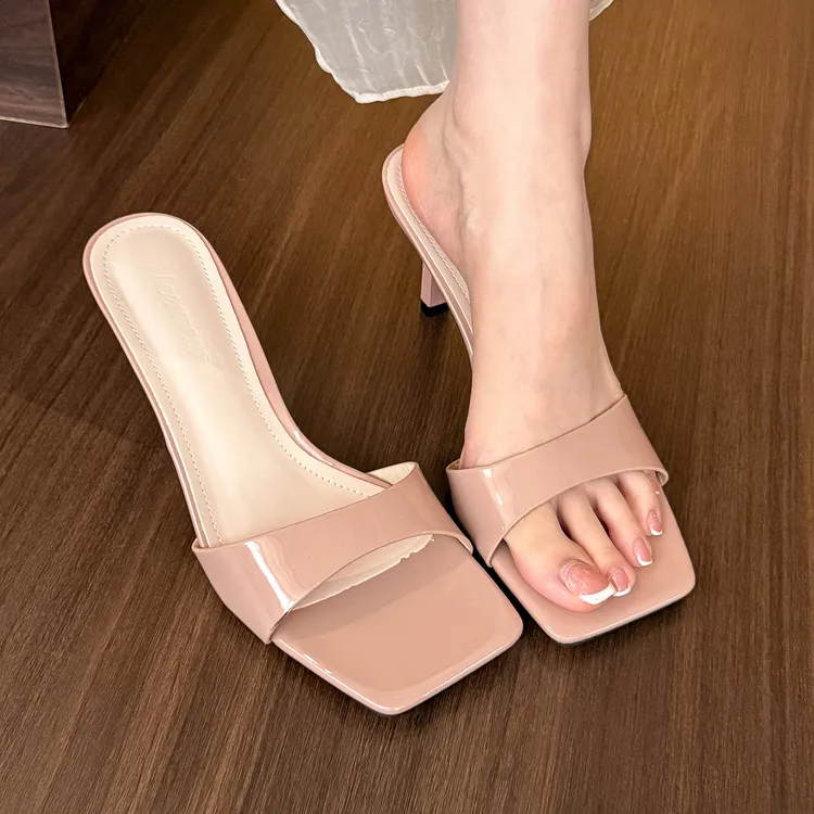 elingstudio 美迷糊了！温柔裸色方头一字带高跟鞋女软漆皮凉拖鞋