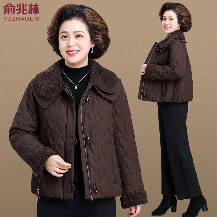 俞兆林中老年妈妈洋气保暖羊羔毛翻领菱格轻薄棉服外套女冬季棉袄