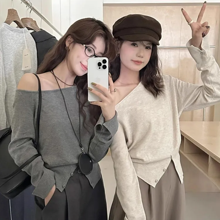 韩系慵懒温柔一字肩斜肩针织衫女秋季2025新款不规则开叉长袖上衣