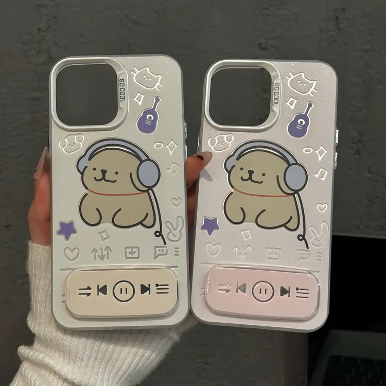 戴耳机棕色小狗适用苹果16pro创意iPhone15手机壳磨砂彩银华为p60
