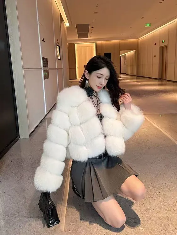 圣裘妃短款狐狸毛女新款优质年轻一代皮草外套女V领甜辣千金风