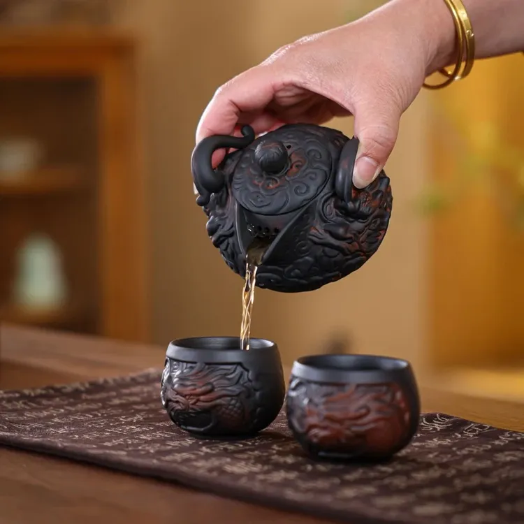紫陶飞龙手抓壶大号泡茶壶建水复古堆雕手工便携式旅行紫陶手抓壶商品图