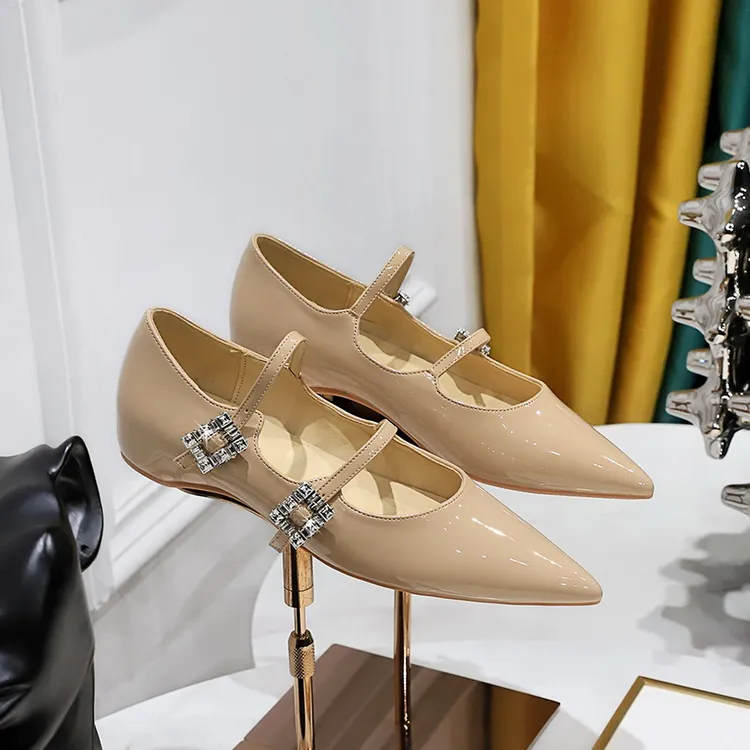 533-3韩版尖头低跟女鞋水钻一字带内坡跟浅口时尚漆皮单鞋女