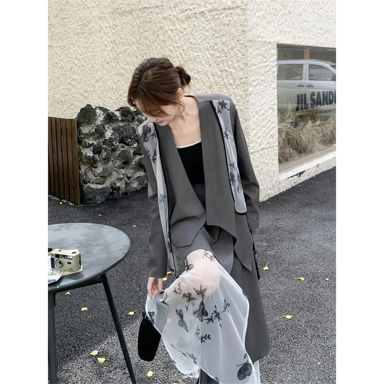 网纱碎花拼接深灰色西装不规则半身裙套装女春秋巨好看气质两件套