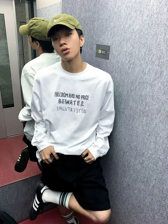 100%纯棉T恤长袖白色纯棉印花宽松圆领美式男外穿休闲打底衫ins