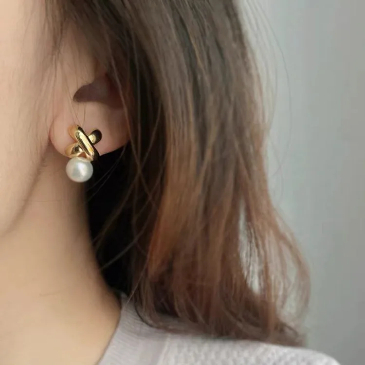 合金仿珍珠耳饰 港风复古交叉珍珠耳钉女法式简约小众设计感耳饰