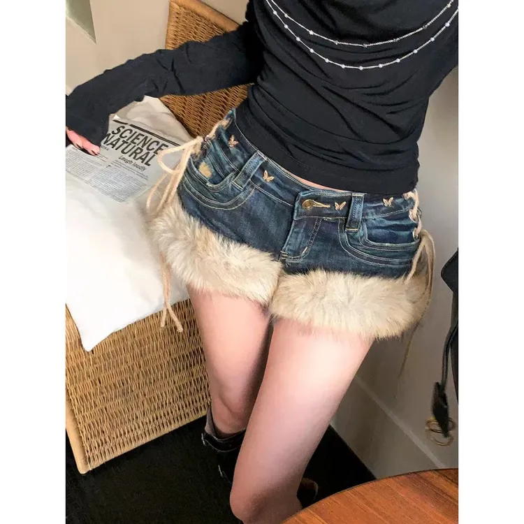 美式辣妹毛毛拼接牛仔短裤女秋冬2025新款y2k千禧风低腰显瘦热裤