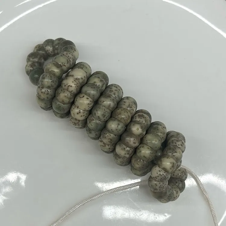 卡8海南原生态石玉料蒜瓣大肠长串