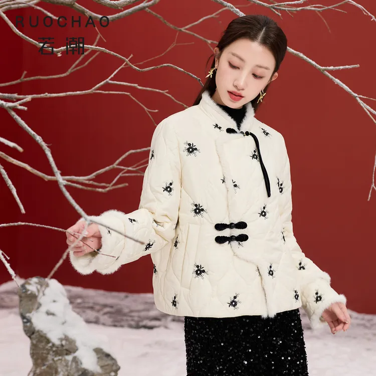 三彩大码女装2025冬季新款国风绣花绗棉外套保暖短款胖MM