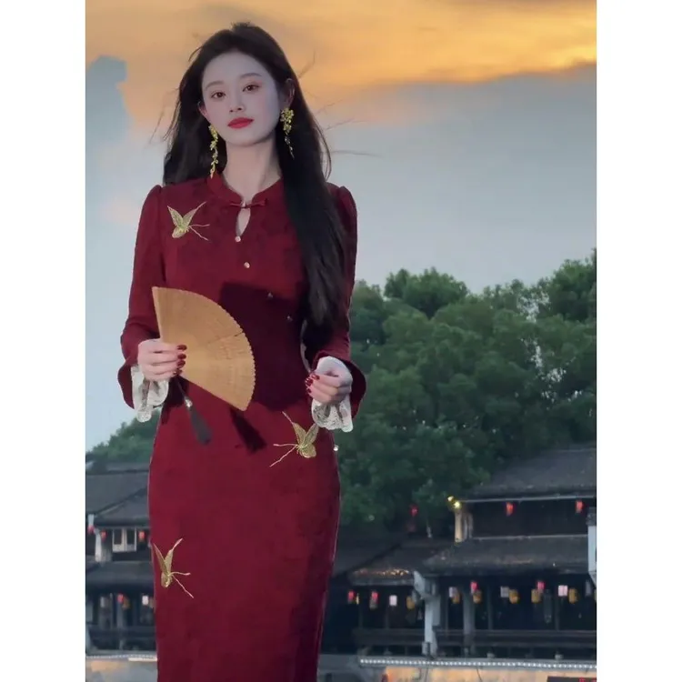 新中式红色旗袍2025新款订婚礼服正式场合端庄国风宴会长袖连衣裙