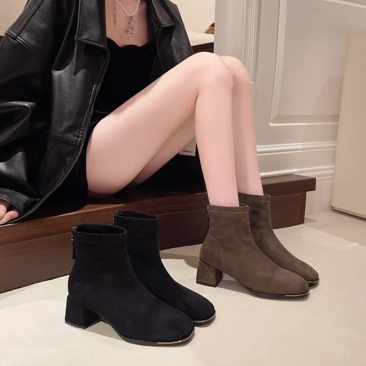 2025秋冬季新款英伦风绒面短筒瘦瘦靴子法式后拉链方头粗跟女短靴