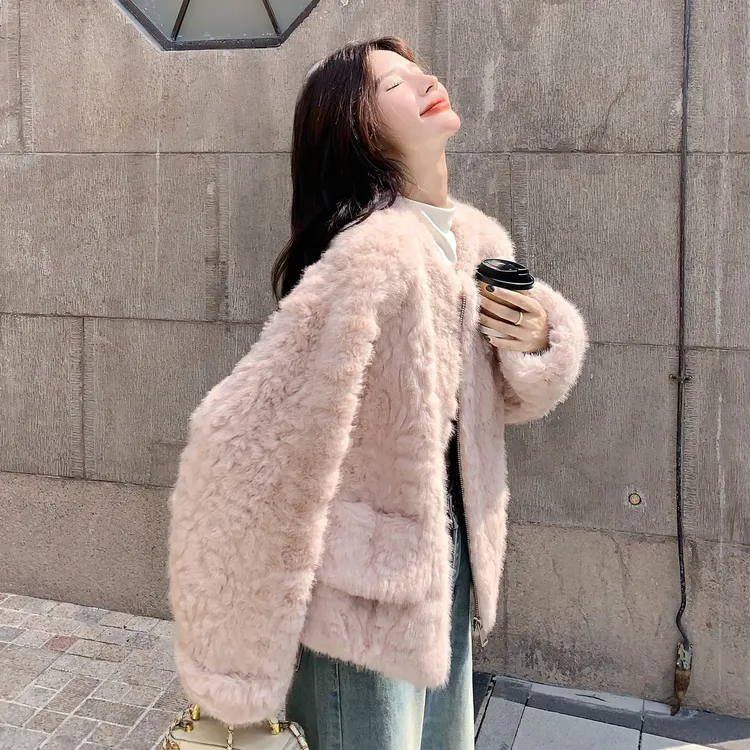 加厚保暖皮毛一体粉色羊羔毛外套女冬季2025新款小个子巨好看棉服
