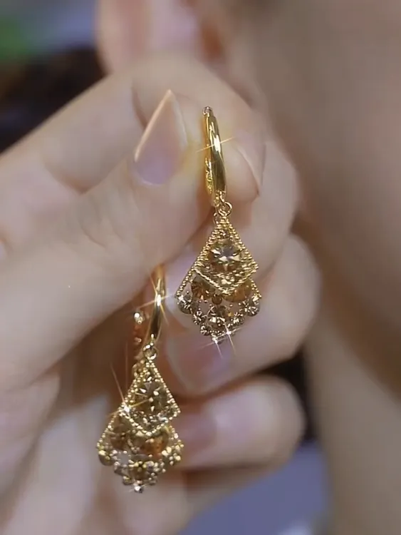 合金耳饰 高级感气质锆石菱形耳扣耳环女网红时尚轻奢显脸瘦新款