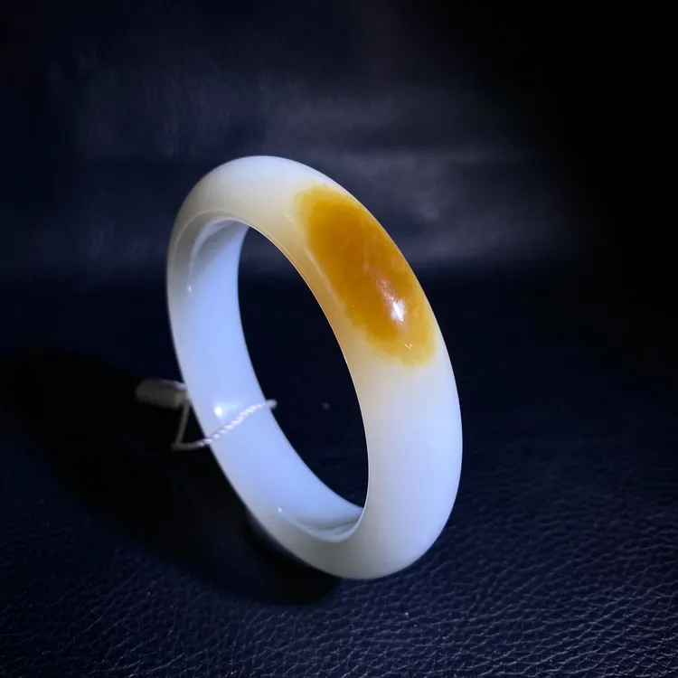 和田玉糖白手镯女款白色时尚百搭女士加厚冰透精美平安镯美人镯