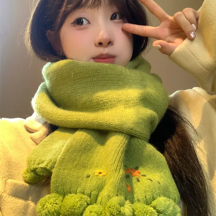 可爱刺绣小花绿色毛线针织围巾女冬季保暖护颈围脖披肩韩系氛围感