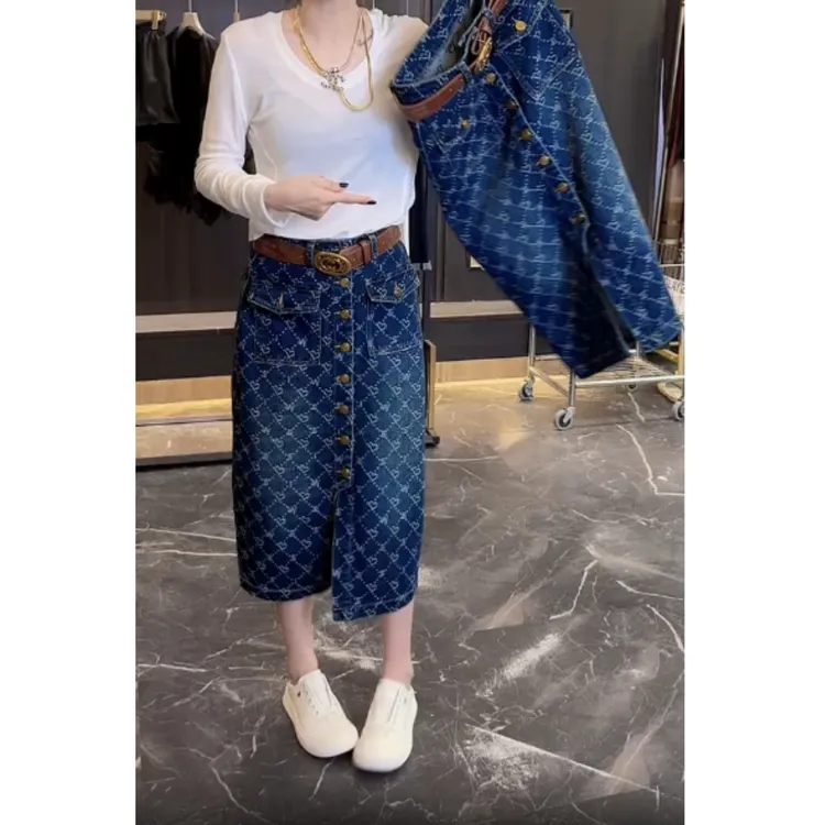 2025春夏秋新款爱心提花洋气牛仔半身裙休闲百搭设计感开叉包臀裙