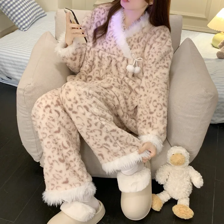 冬季睡衣女珊瑚绒保暖套装宽松甜美可爱秋季毛绒家居服韩版豹纹