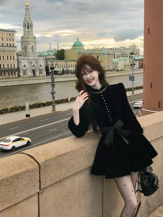 【伯拉德千金】复古黑色丝绒连衣裙女2025秋季新款赫本风收腰短裙女