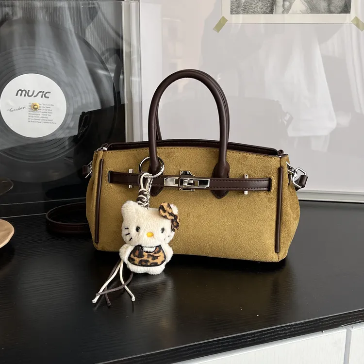 2025秋冬新款单肩斜挎手提包包女磨砂麂皮凯莉百搭通勤小方枕头包