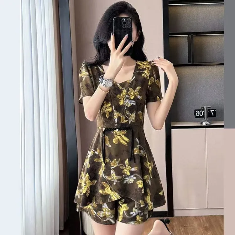 胖mm时髦印花套装夏季2025新款中长款收腰显瘦上衣阔腿短裤两件套