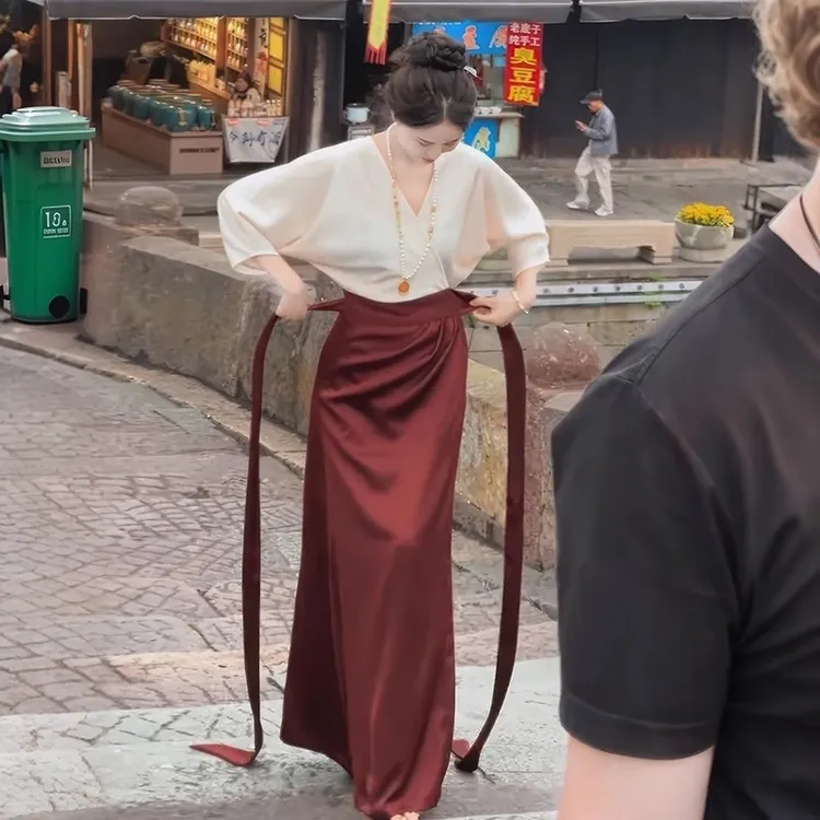 夏日绝美穿搭轻国风套装女夏季2025新款宽松V领上衣半身裙两件套