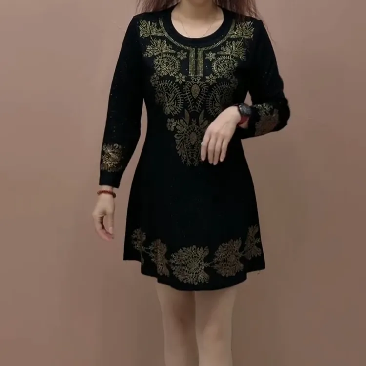 时尚圆领重工烫钻宽松遮肚中老年春秋打底连衣裙