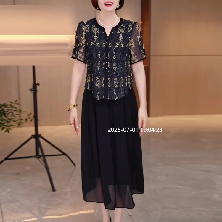 高档时尚大码连衣裙女2025夏季新款妈妈装气质宽松显瘦假两件裙子