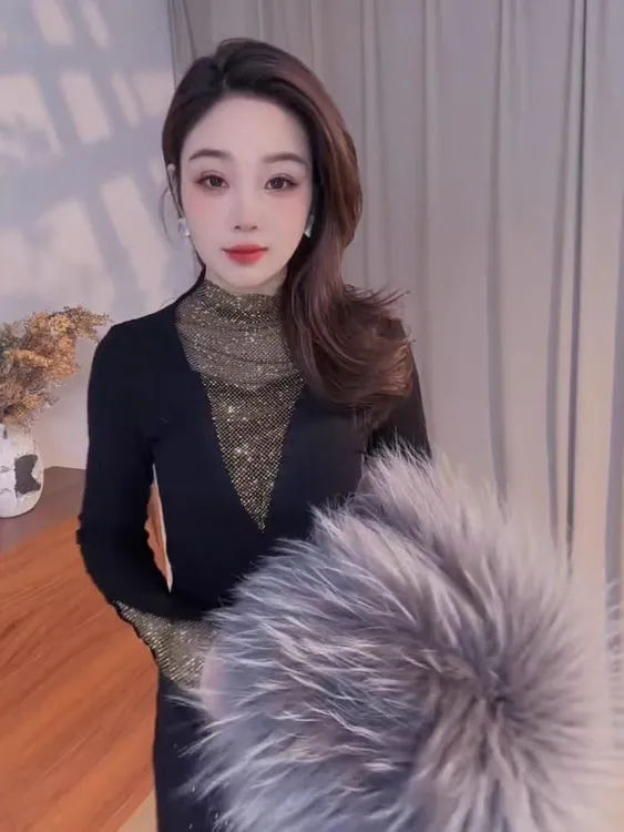 秋冬短款修身型水洗烫钻女V领圆领T恤蕾丝拼接网红重工打底衫百搭