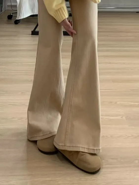 美式卡其色微喇牛仔裤女2025秋季新款高腰大码显瘦不贴腿喇叭裤子