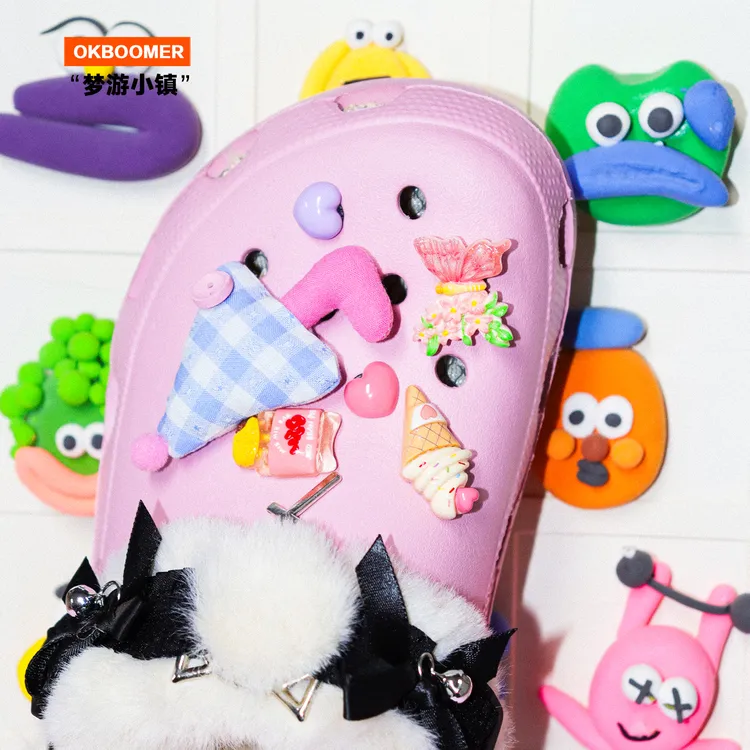 OKBOOMER梦游小镇加绒洞洞鞋2025新款小众百搭女生保暖外穿棉拖鞋