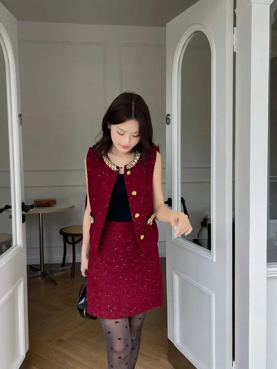 轻奢风小香风时尚套装排扣中式休闲酒红马甲短裤套装