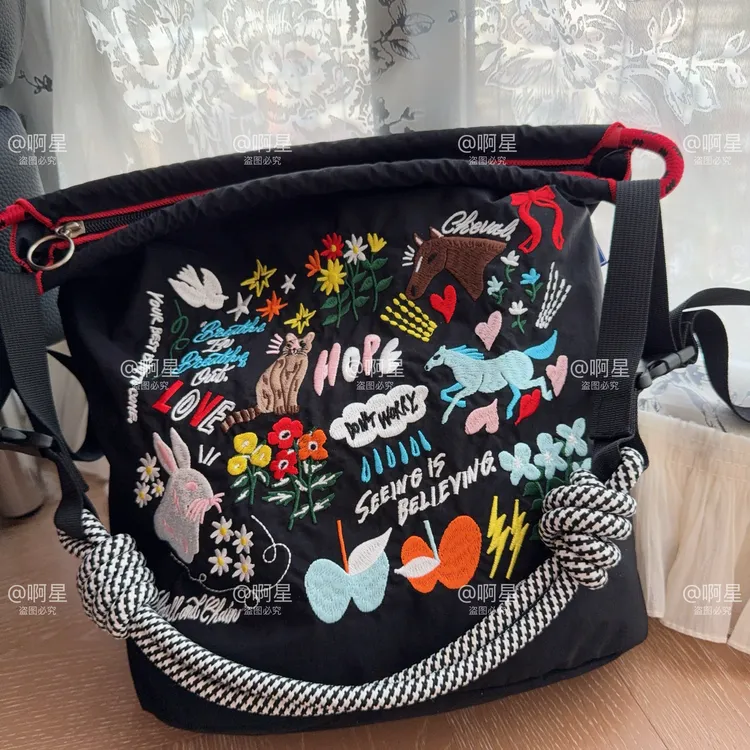 【拉链包新款】拉链包可调节刺绣尼龙防水百搭水桶包单肩手提斜跨包