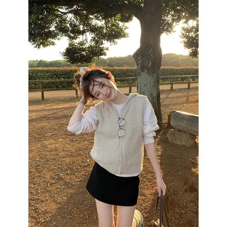 2025冬季韩系简约百搭连帽拉链马甲毛衣女宽松显瘦无袖上衣半身裙