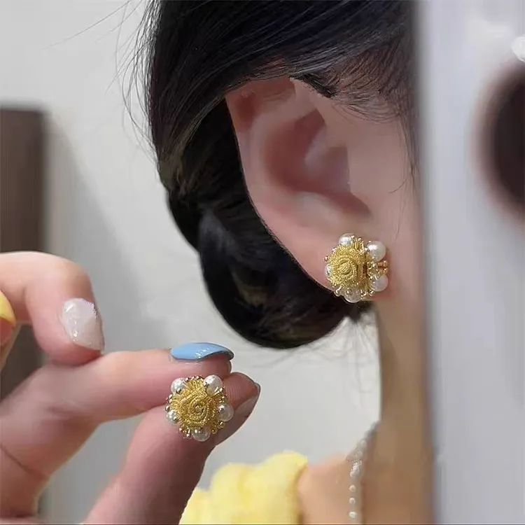 合金耳饰 高级立体玫瑰花珠珠耳钉女轻奢高级感小众百搭耳饰