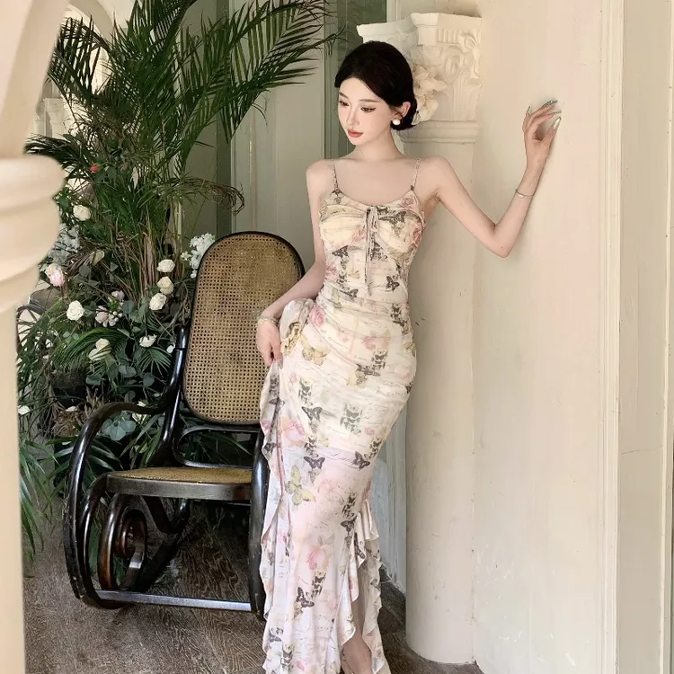 轻奢网红款花朵荷叶边吊带连衣裙女新品浪漫蝴蝶印花长裙子