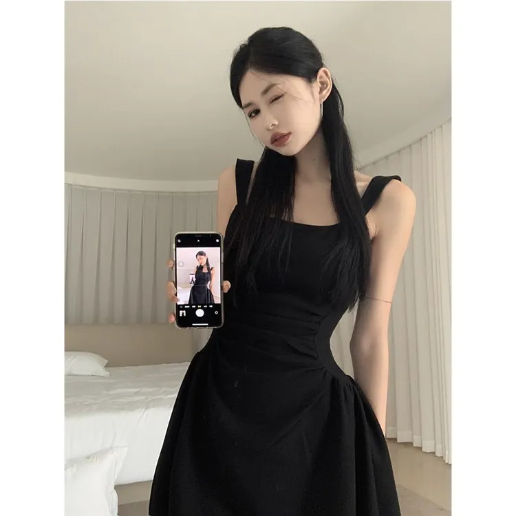 赫本风小黑裙气质背心连衣裙女夏季小众收腰显瘦吊带裙a字短裙子