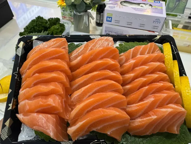 挪威进口冰鲜三文鱼500克净肉  250尾段+250克中段