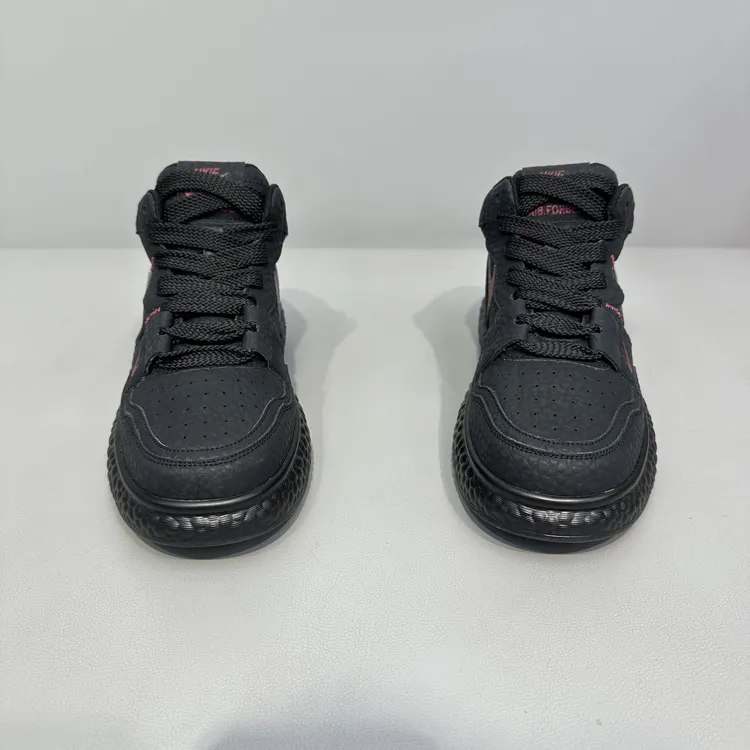 四季新款中帮皮面拼接摇摇底增高防滑运动休闲鞋舒适百搭潮流男鞋