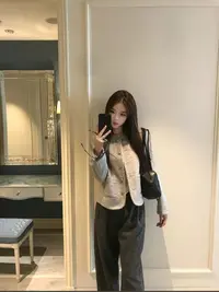 尹千金J【气质姐姐】秋冬穿搭 短款小香风百搭随性气质外套W257475