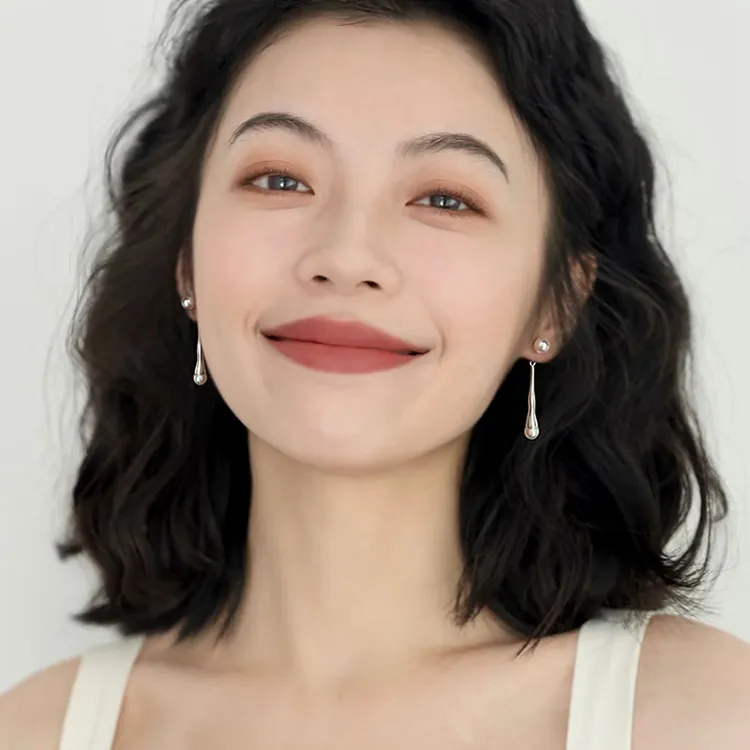 足银仿珍珠耳饰 999银针水滴珍珠耳钉小众设计ins时尚个性耳环女