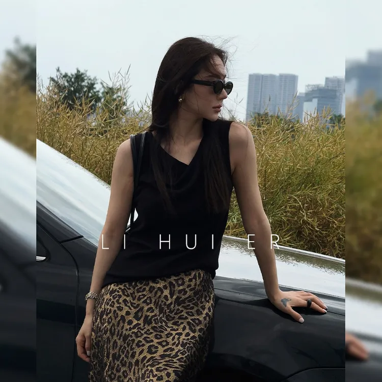 LiHuiEr李慧儿【挪威日记】2025显瘦高级气质小众荡领无袖背心88127