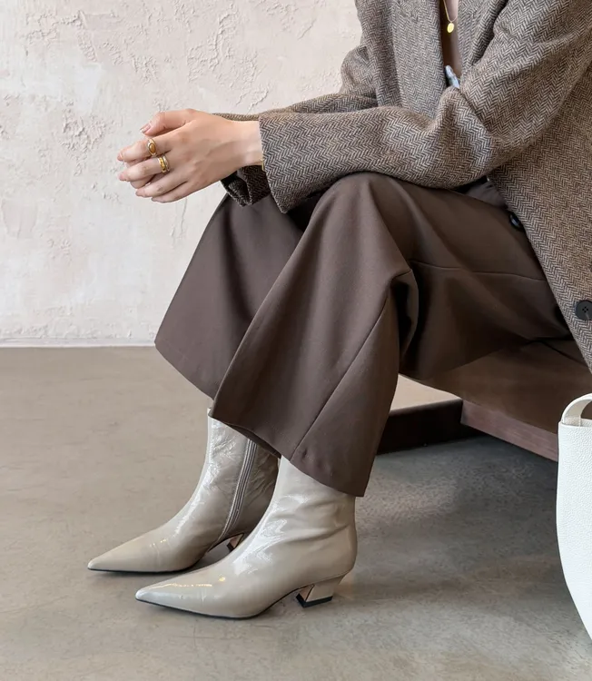【唐唐家】法式小众气质尖头粗跟短靴2025秋冬真皮中跟时装单靴