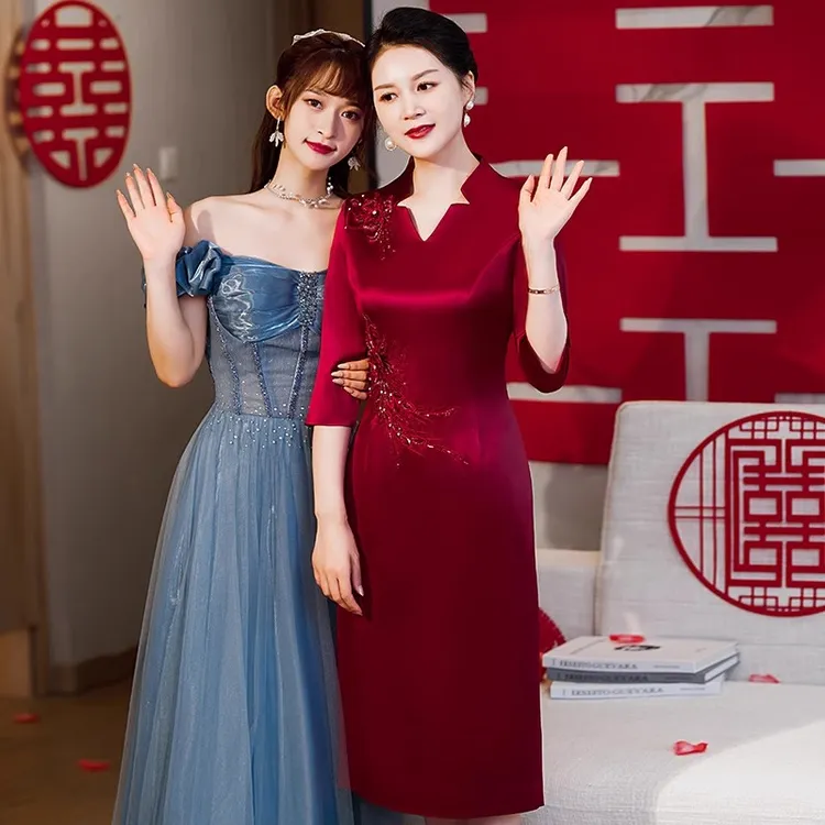 2025年新款喜婆婆婚宴礼服妈妈装高贵重工旗袍中年妈妈气质连衣裙