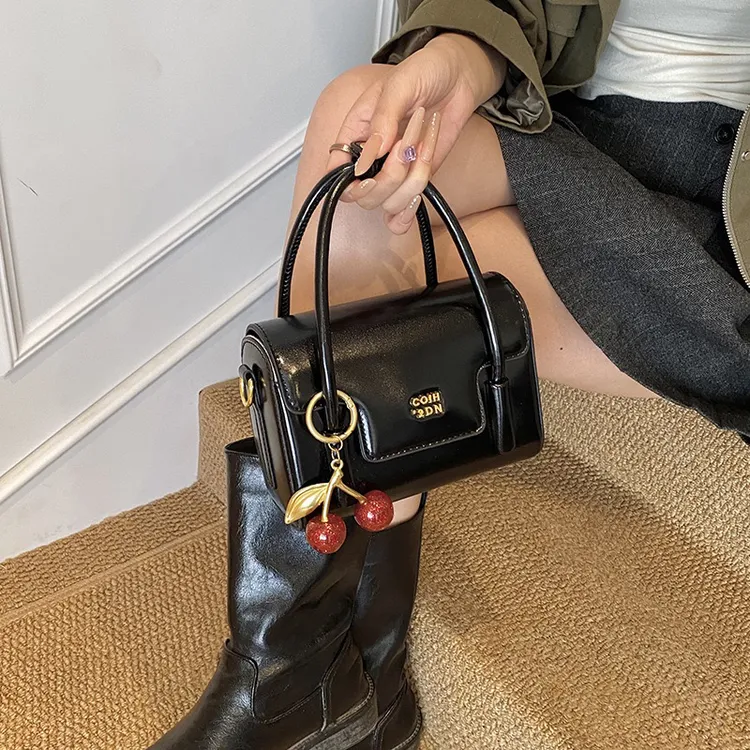 翻盖亮面纯色手工车缝线通勤风单根单肩款单肩包拉链