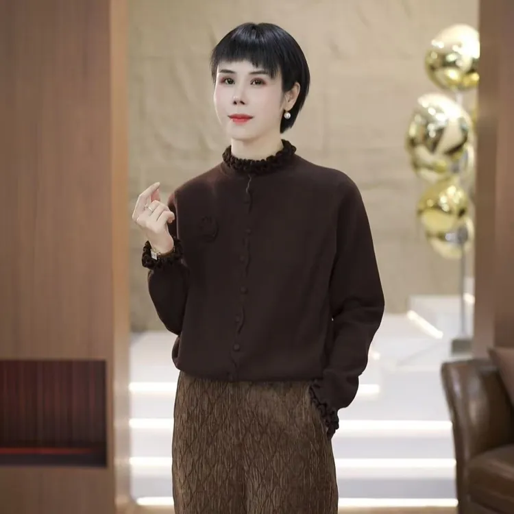 【渲渲推荐】HYF-6557冬季休闲时尚花边领口花朵小衫