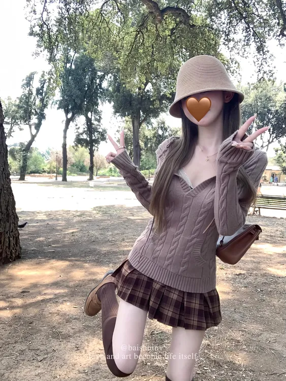 博尔盖塞公园 V领麻花针织衫女初秋收腰显瘦上衣百褶裙两件套