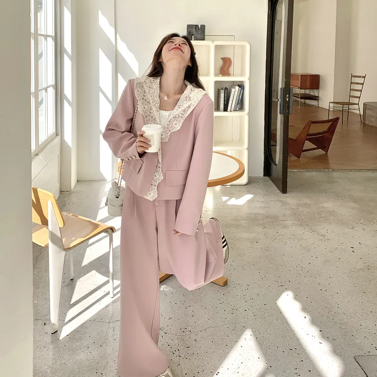 法式温柔轻职风西装套装女2025早秋新款蕾丝拼接上衣阔腿裤两件套
