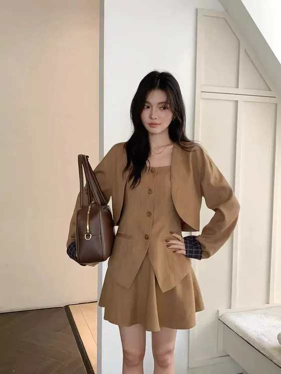 秋季2025新款高级不规则吊带背心西装外套短裙三件套套装