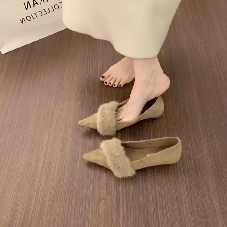 法式小众绒面尖头浅口瓢鞋女鞋子一脚蹬通勤坡跟单鞋加绒保暖棉鞋